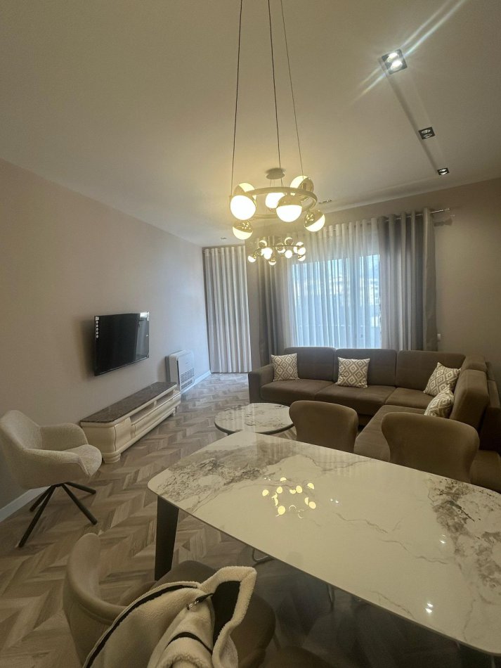 Tirane, jepet me qera apartament 2+1+Ballkon Kati 7, 120 m² 1.200 € (Qender)