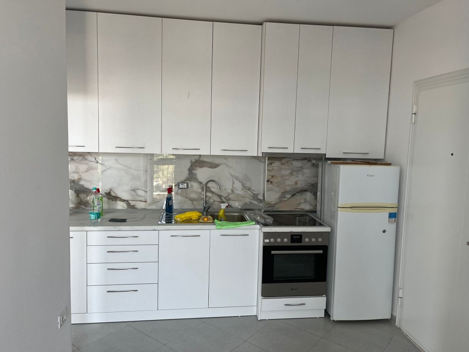 Tirane, jepet me qera apartament 1+1 , 44 m² 420 € (spitalet)
