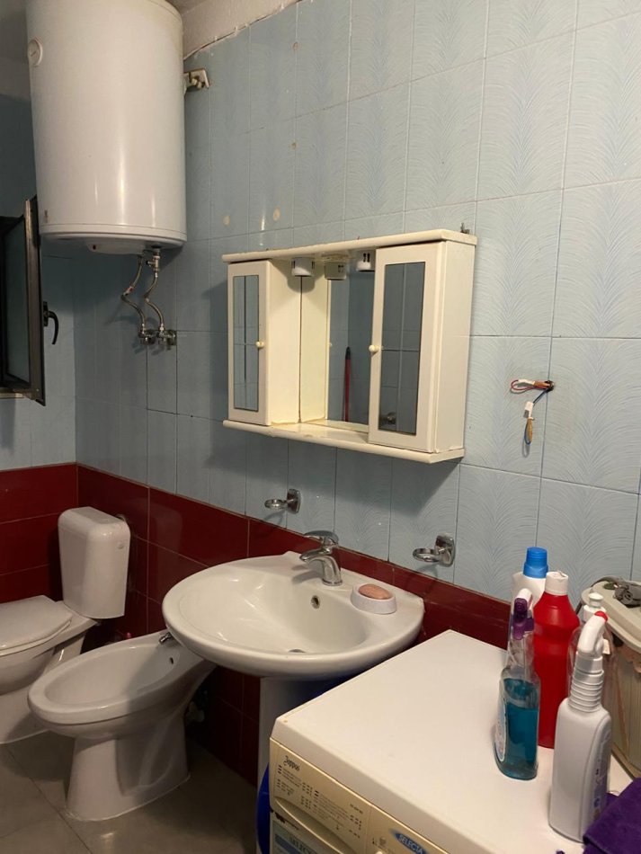 Tirane, jepet me qera garsonier 1+1 Kati 1, 40 m² 400 € (Komuna e Parisit)