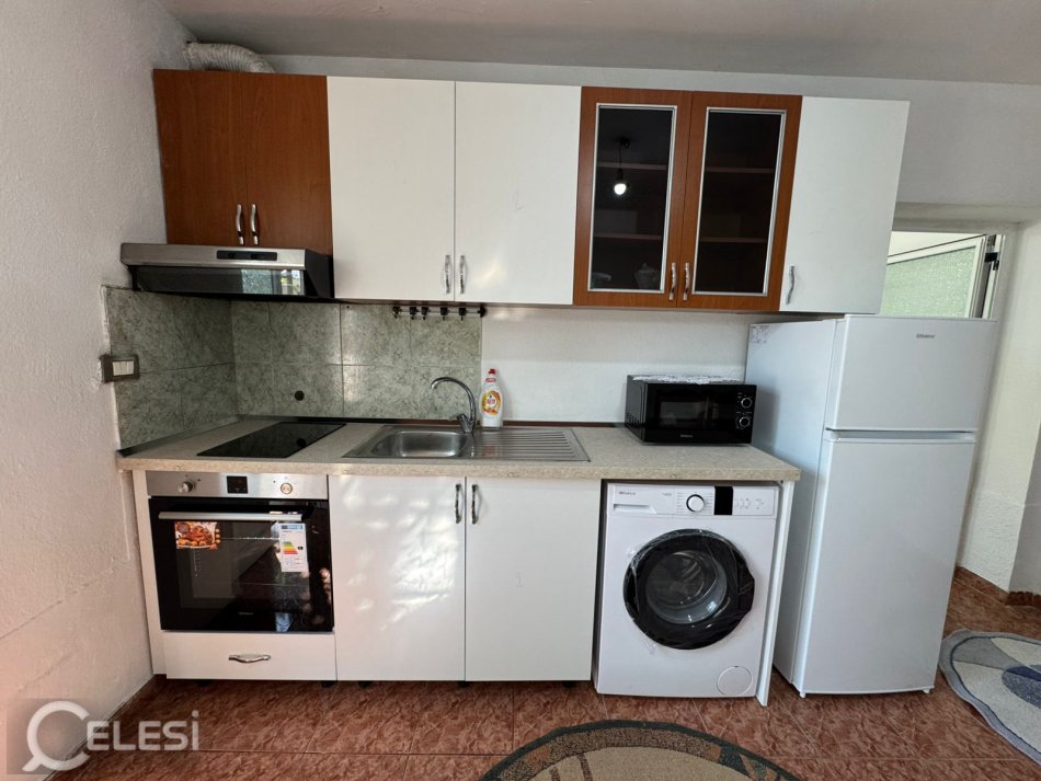 Tirane, jepet me qera 1+1 , 70 m² 350 € (bulevardi i ri)