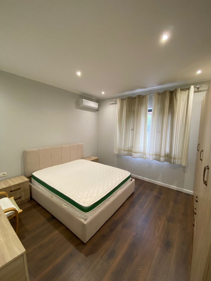 Tirane, jepet me qera apartament 1+1 Kati 1, 70 m² 550 € (rruga e kavajes)