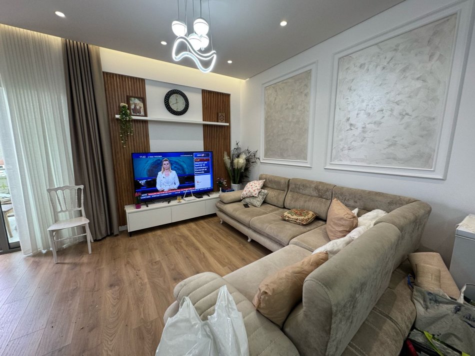 Tirane, jap me qera apartament 1+1 Kati 3, 65 m² 600 € (rruga e dafinave)