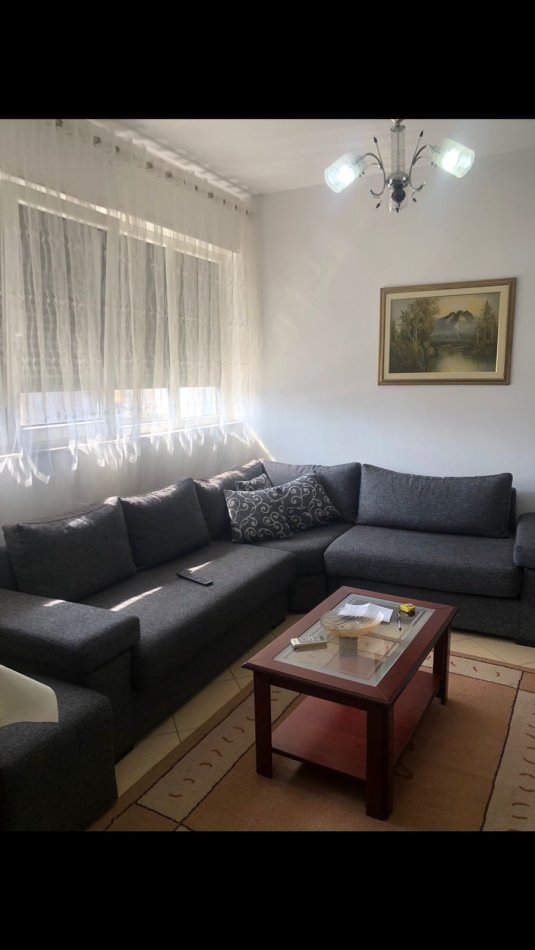 Tirane, jepet me qera apartament 1+1 Kati 4, 63 m² 420 € (xhamllik)