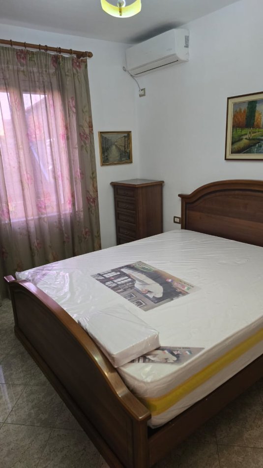 Tirane, jepet me qera apartament 2+1+Ballkon Kati 3, 70 m² 550 € (rruga e dibres)