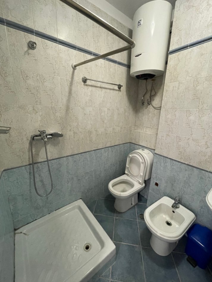 Tirane, jepet me qera zyre Kati 2, 70 m² 600 € (Petro nini)