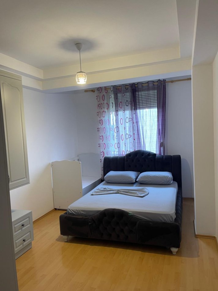 Tirane, jepet me qera apartament 2+1+Ballkon Kati 2, 99 m² 550 € (eduard mano)