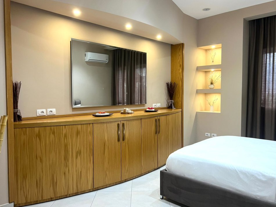 Tirane, jepet me qera apartament 1+1+Ballkon Kati 2, 75 m² 600 € (Liqeni i thate)