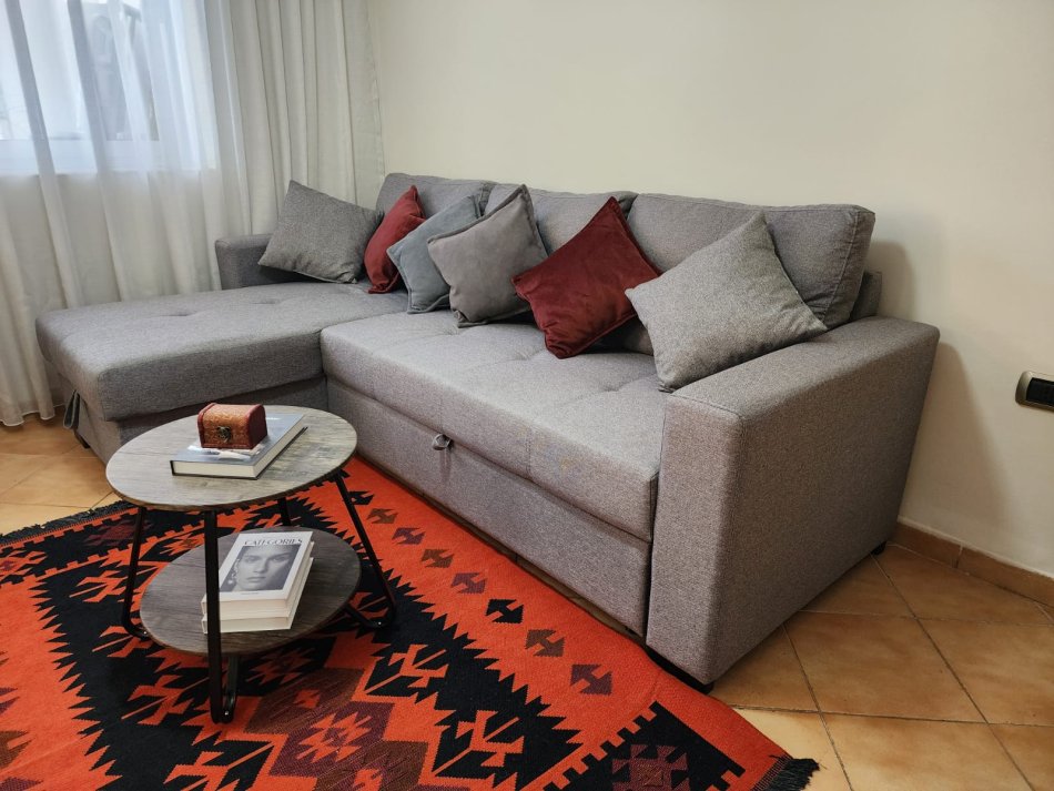 Tirane, jepet me qera apartament 1+1+Ballkon Kati 2, 60 m² 500 € (Selvia)