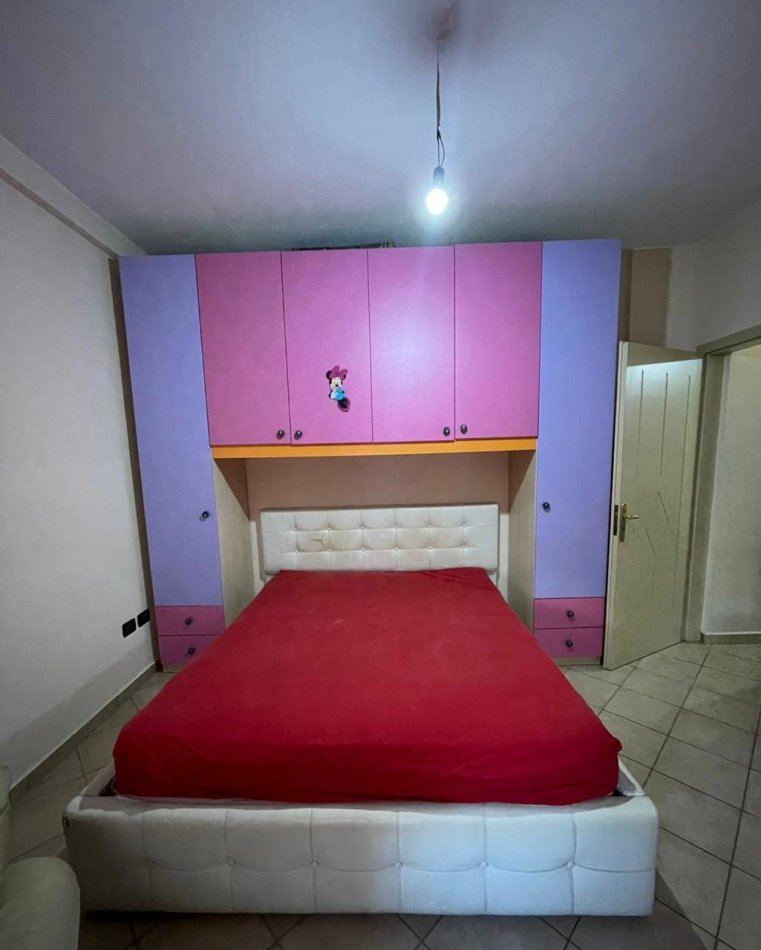 Tirane, jap me qera apartament 1+1 Kati 1, 55 m² 350 € (rruga david selenica)
