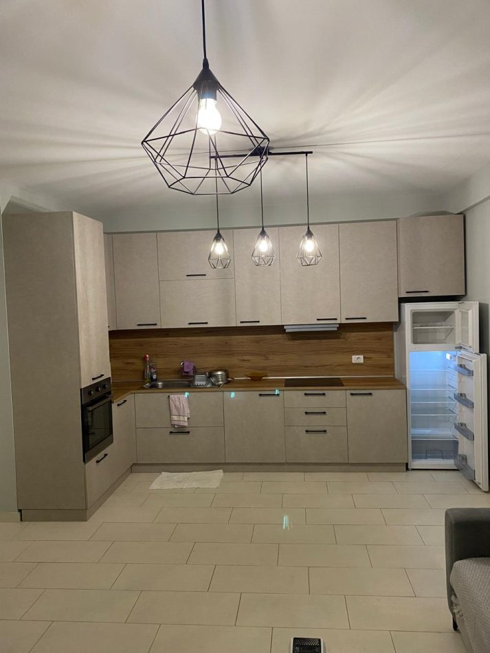 Tirane, jepet me qera apartament 2+1+Ballkon Kati 7, 91 m² 590 € (5 Maj)