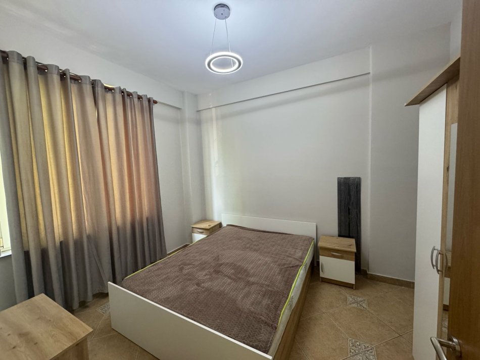 Tirane, jepet me qera apartament 1+1 Kati 2, 60 m² 400 € (qytet studenti)