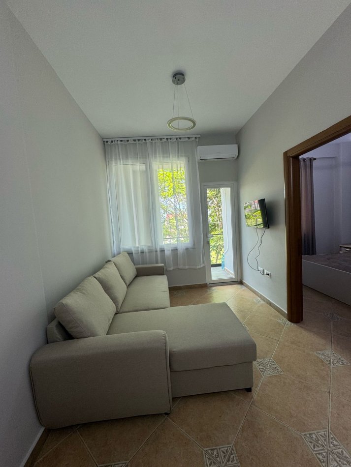Tirane, jepet me qera apartament 1+1 Kati 2, 60 m² 400 € (qytet studenti)