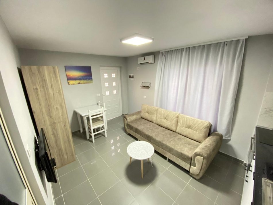 Tirane, jepet me qera shtepi 1+1 Kati 1, 40 m² 200 € (sauk)