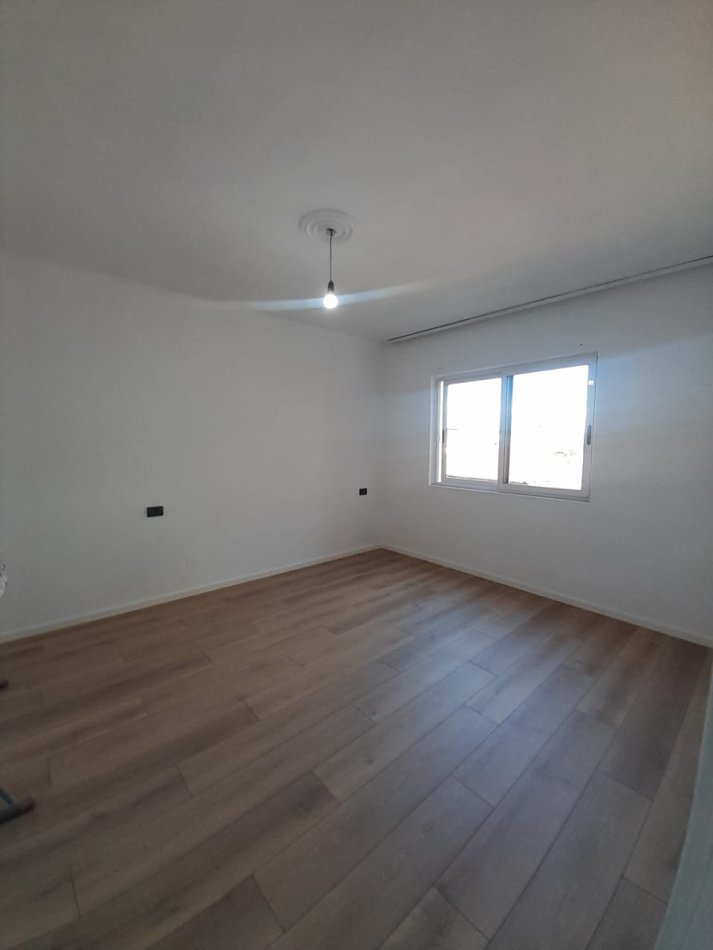 Tirane, jepet me qera apartament 1+1+Ballkon Kati 4, 52 m² 400 € (rruga e kavajes)