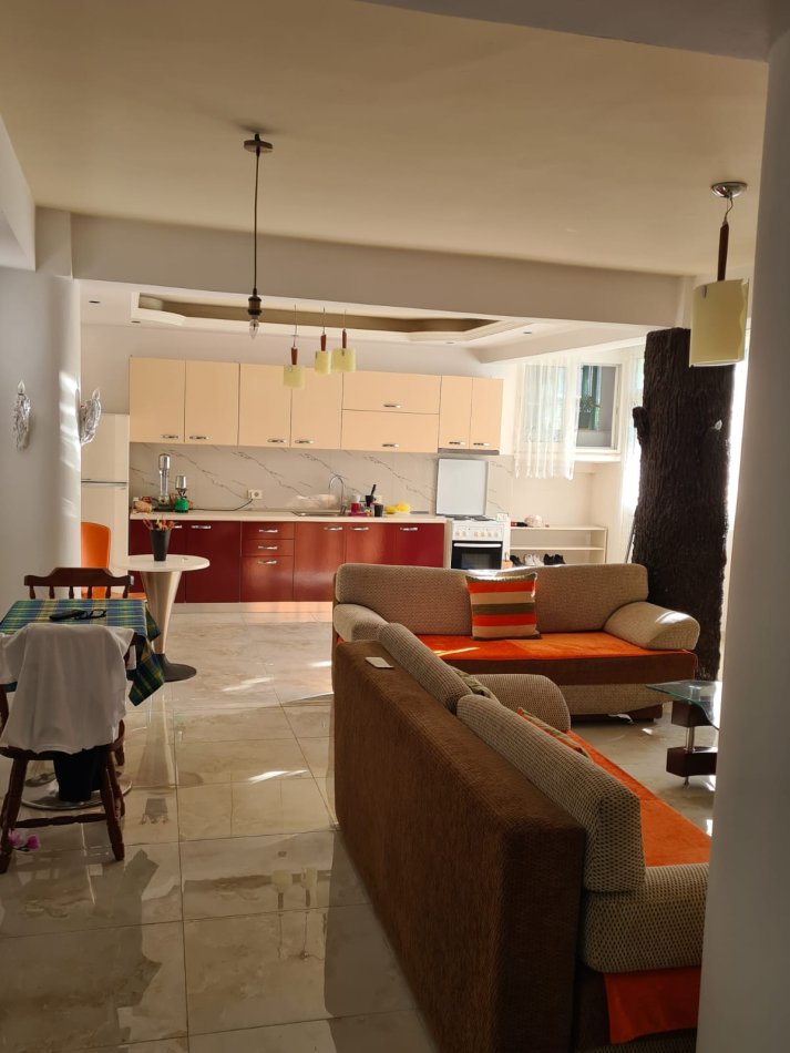 Tirane, jepet me qera apartament 2+1 Kati 1, 90 m² 400 € (qytet studenti)