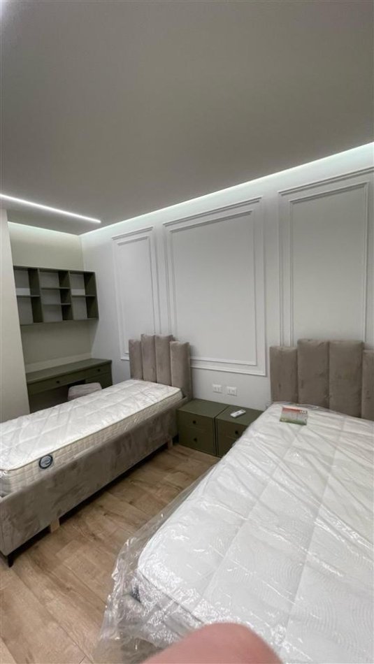 Tirane, jap me qera apartament 2+1+Ballkon Kati 2, 120 m² 1.800 € (rruga liqeni i thate)