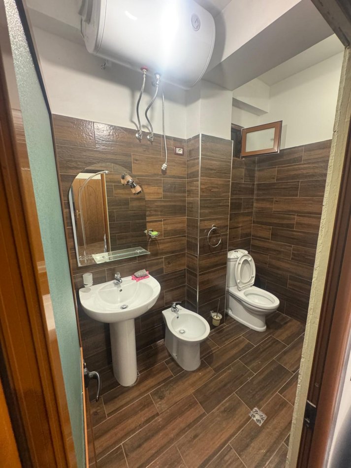 Tirane, jepet me qera 1+1 Kati 3, 60 m² 400 € (5 MAJ)