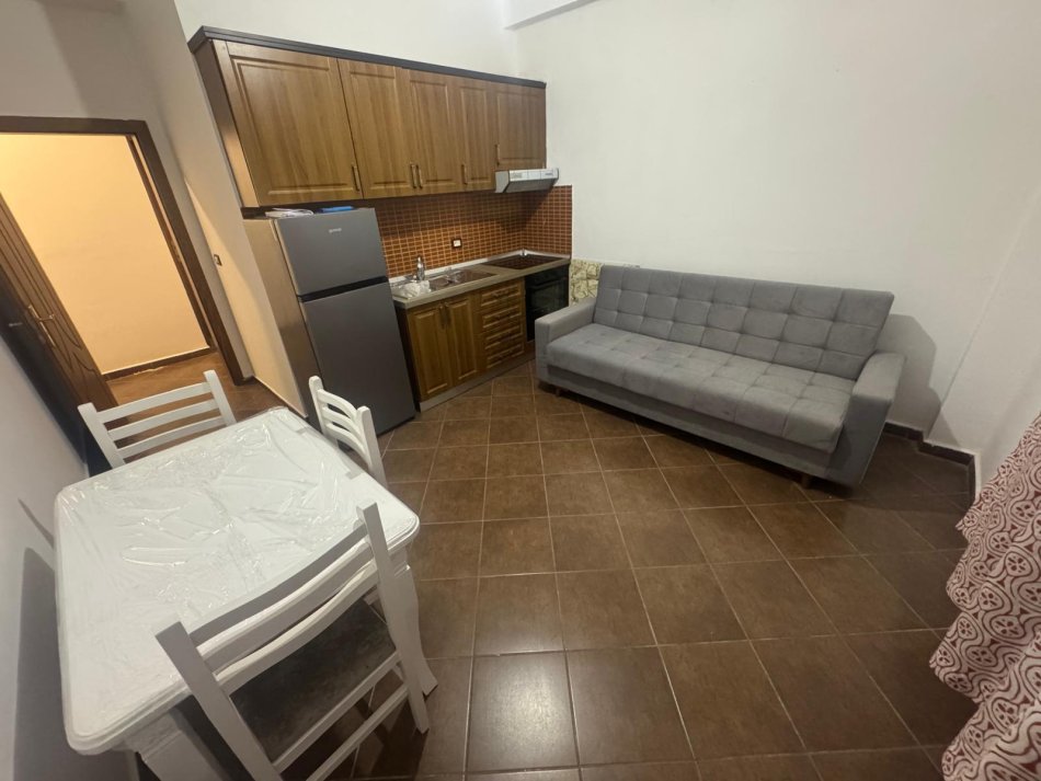 Tirane, jepet me qera 1+1 Kati 3, 60 m² 400 € (5 MAJ)