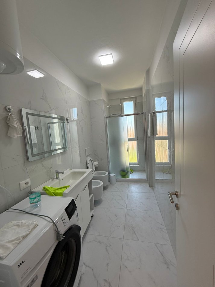 Tirane, jepet me qera apartament 1+1+Ballkon Kati 4, 70 m² 600 € (Rr bardhyl)