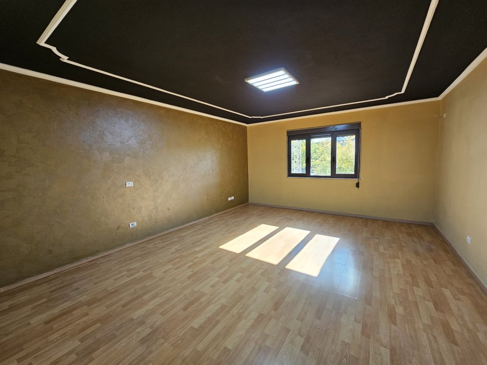 Tirane, jepet me qera zyre Kati 3, 160 m² 1.030 € (Qender, Pas Eye of Tirana)