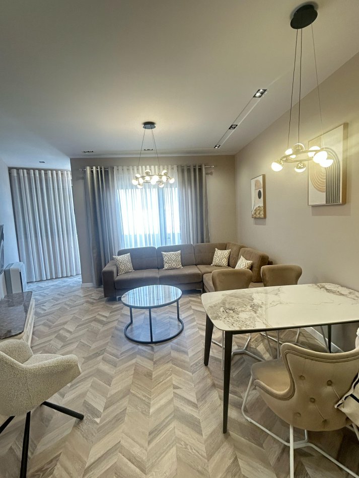 Tirane, jepet me qera apartament 2+1+Ballkon Kati 7, 120 m² 1.200 € (9 kateshet)