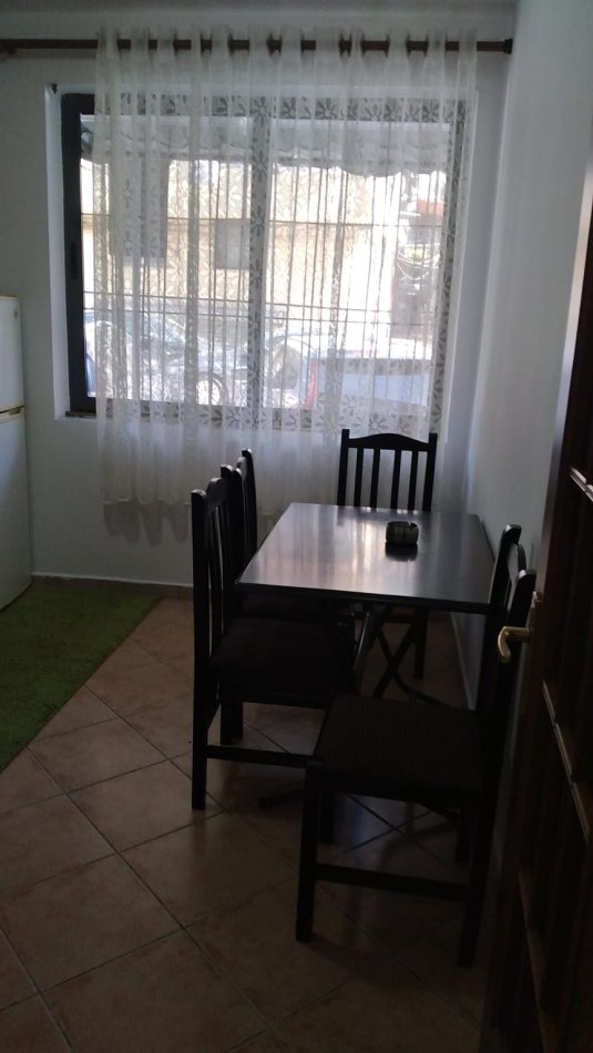 Tirane, jepet me qera apartament 1+1+Ballkon Kati 1, 70 m² 350 € (Medreseja)