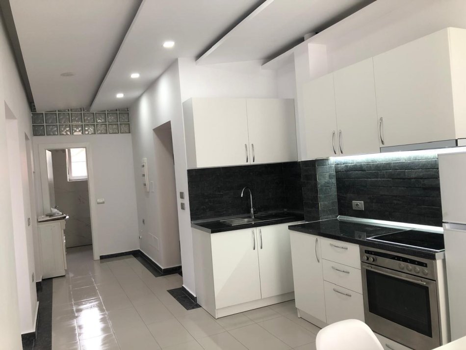 Tirane, jepet me qera apartament , 70 m² 500 € 