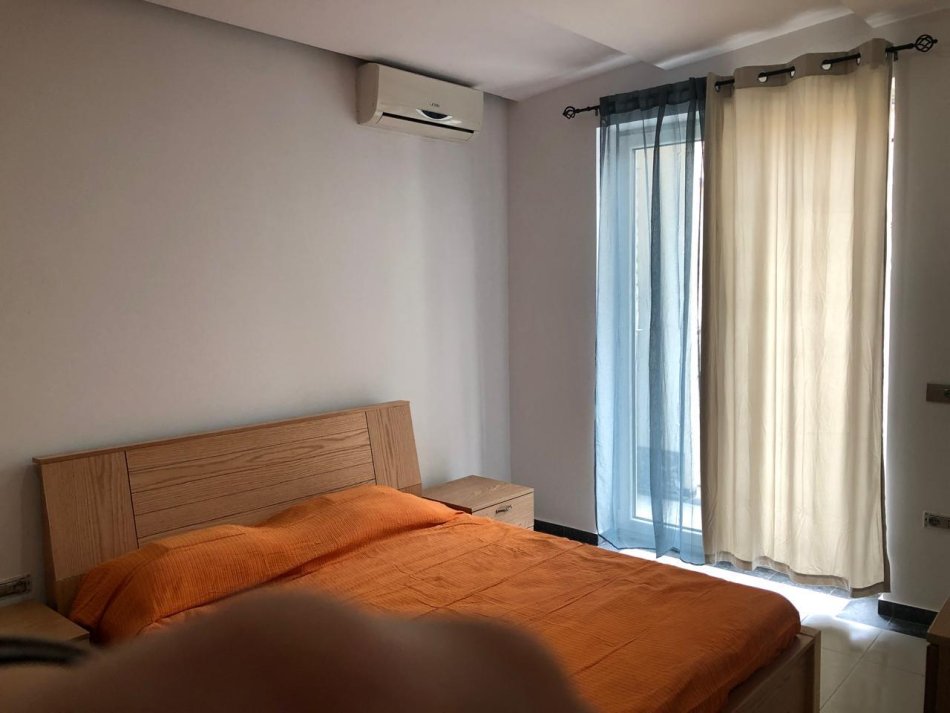 Tirane, jepet me qera apartament , 70 m² 500 € 