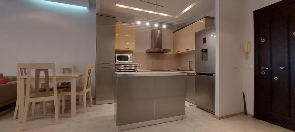 Tirane, jepet me qera apartament 2+1+Ballkon Kati 7, 82 m² 500 € (astir)