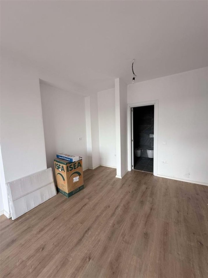 Tirane, jepet me qera apartament 1+1 Kati 3, 70 m² 500 € (Bulevardi i Ri)