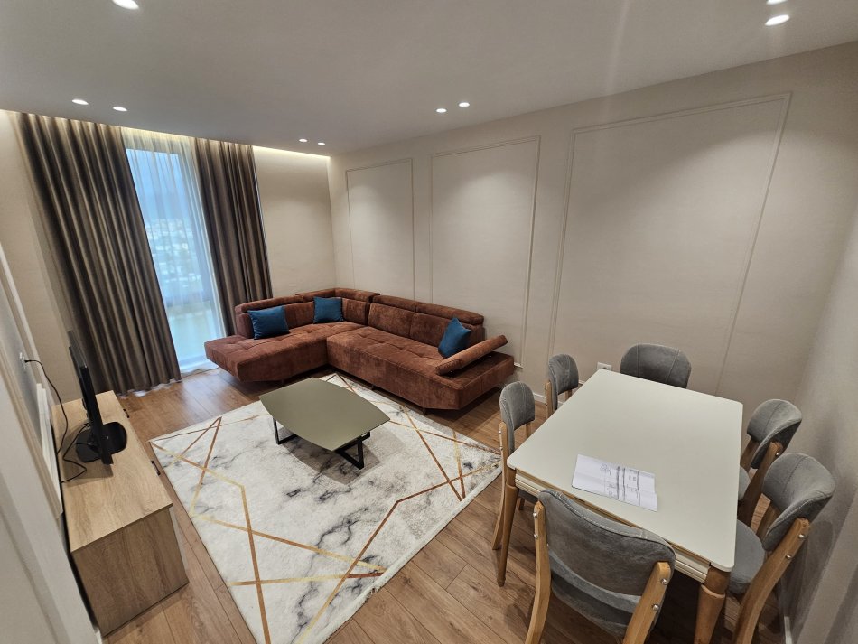 Tirane, jepet me qera apartament 2+1+Ballkon Kati 7, 80 m² 600 € (Bulevardi i Ri)