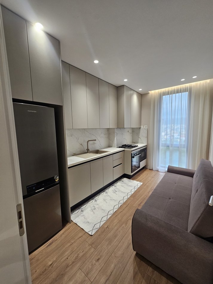 Tirane, jepet me qera apartament 2+1+Ballkon Kati 7, 80 m² 600 € (Bulevardi i Ri)