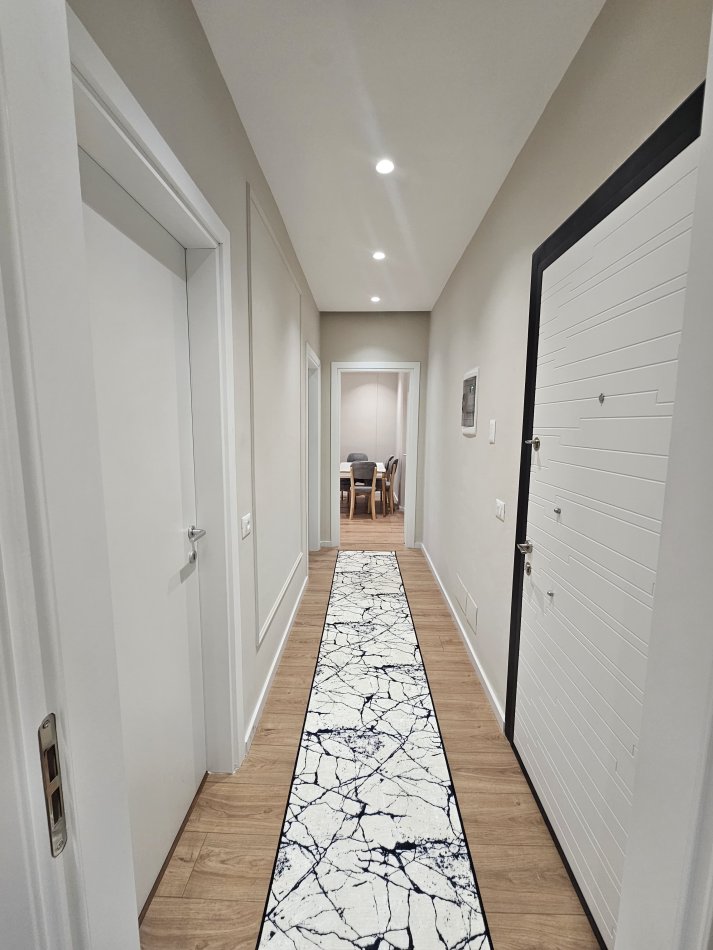 Tirane, jepet me qera apartament 2+1+Ballkon Kati 7, 80 m² 600 € (Bulevardi i Ri)