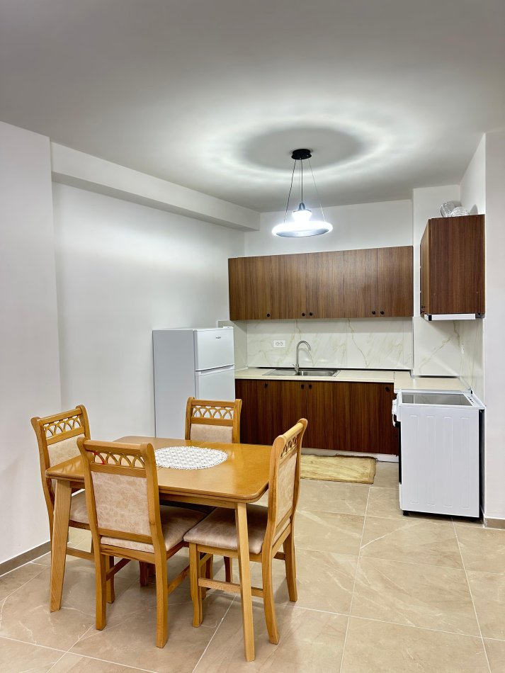 Tirane, jepet me qera apartament 1+1+Ballkon Kati 9, 65 m² 400 € (Astir)