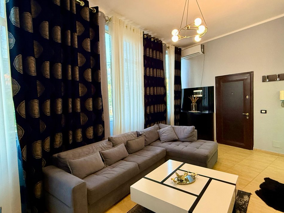 Tirane, jap me qera apartament 1+1 Kati 1, 64 m² 400 € (FRESK)