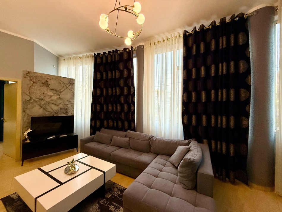 Tirane, jap me qera apartament 1+1 Kati 1, 64 m² 400 € (FRESK)
