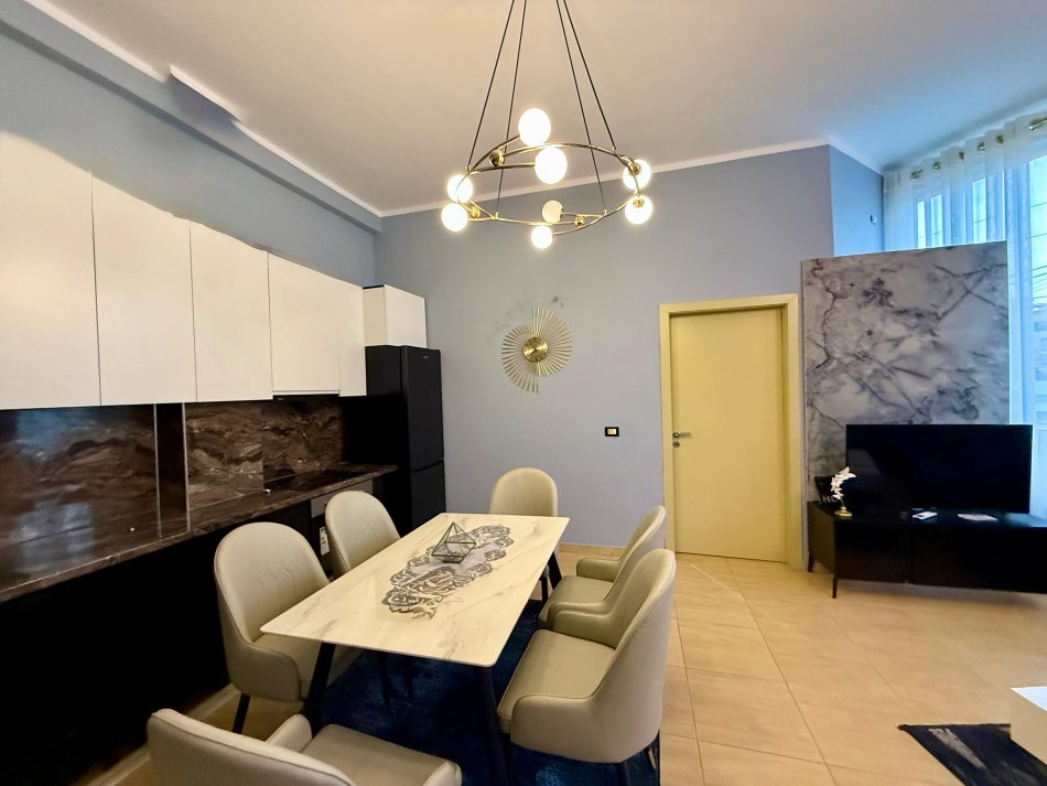 Tirane, jap me qera apartament 1+1 Kati 1, 64 m² 400 € (FRESK)