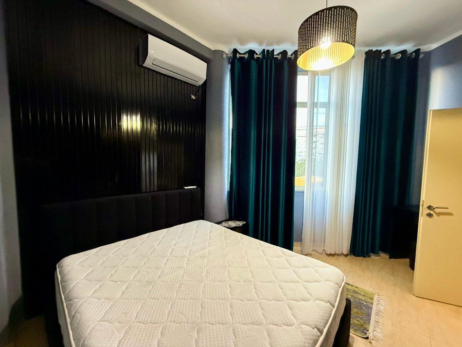 Tirane, jap me qera apartament 1+1 Kati 1, 64 m² 400 € (FRESK)