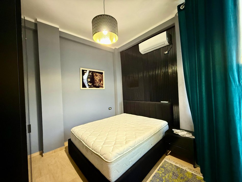 Tirane, jap me qera apartament 1+1 Kati 1, 64 m² 400 € (FRESK)