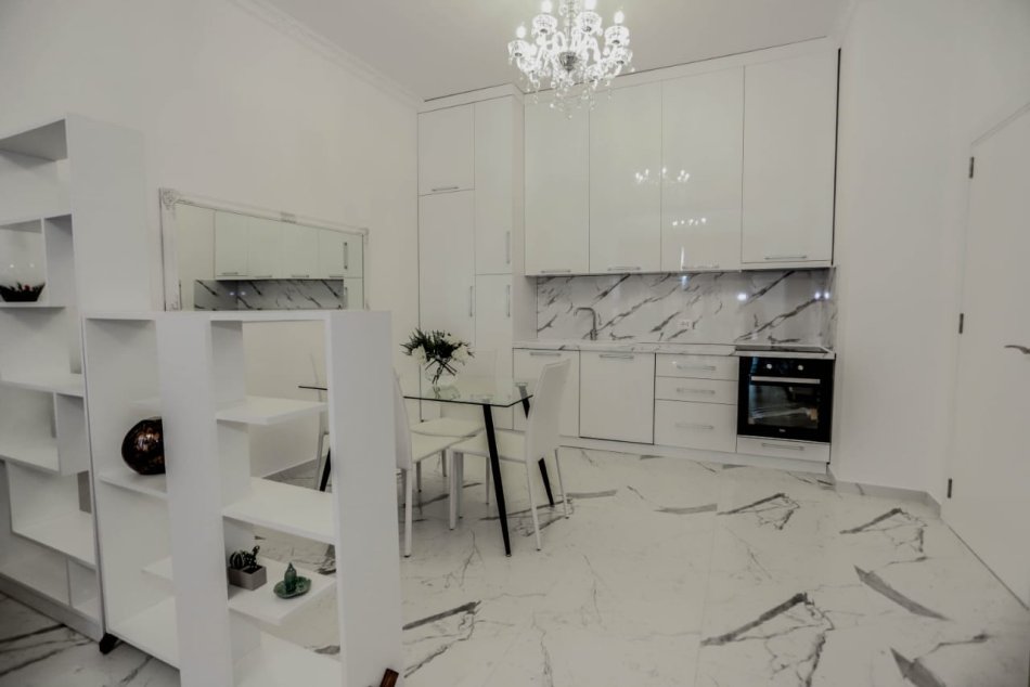 Tirane, jepet me qera apartament 1+1+Aneks+Ballkon Kati 6, 76 m² 800 € (Square 21)