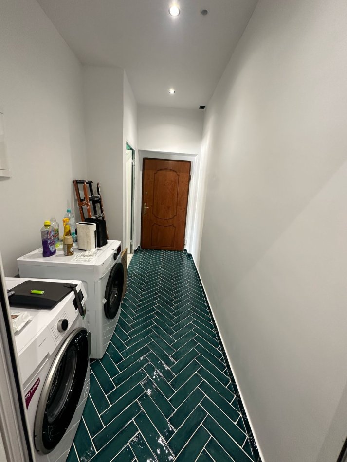 Tirane, jepet me qera garsonier 1+1 Kati 5, 40 m² 500 € (Shallvaret)