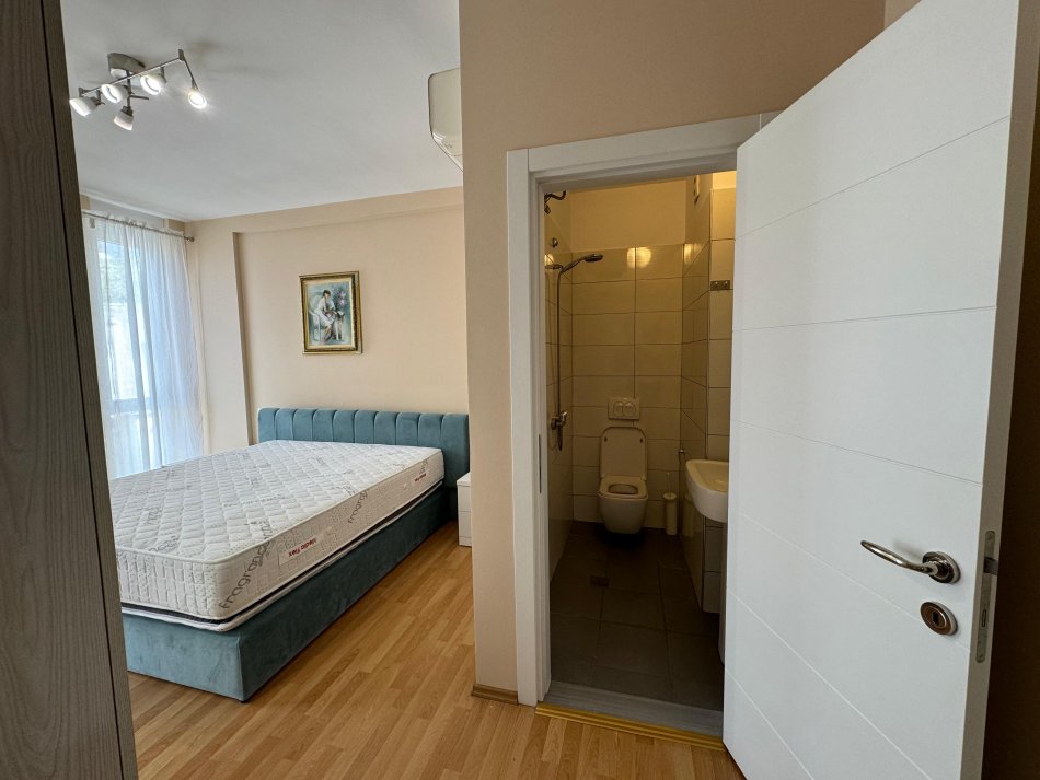Tirane, jepet me qera apartament 2+1+Ballkon Kati 5, 96 m² 800 € 