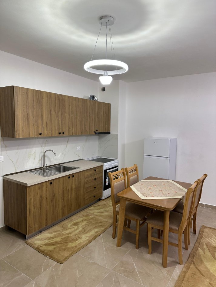 Tirane, jepet me qera apartament 1+1+Ballkon Kati 9, 60 m² 400 € (Astir)
