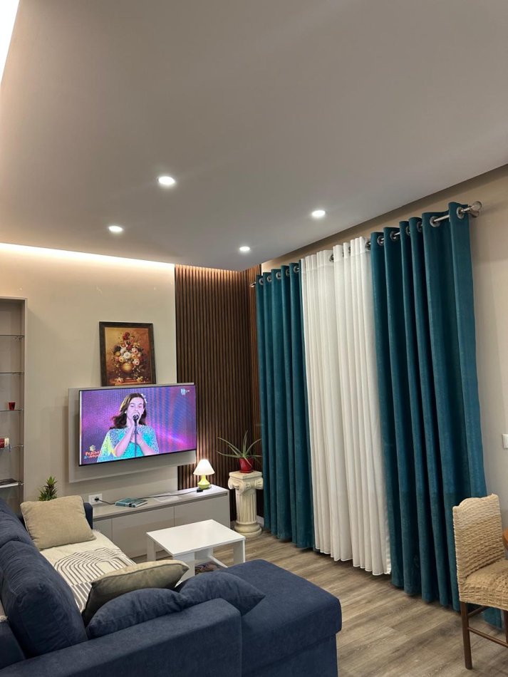 Tirane, jepet me qera apartament 1+1 Kati 3, 65 m² 650 € te Pazari i Ri