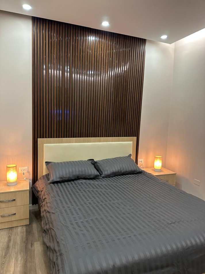 Tirane, jepet me qera apartament 1+1 Kati 3, 65 m² 650 € te Pazari i Ri