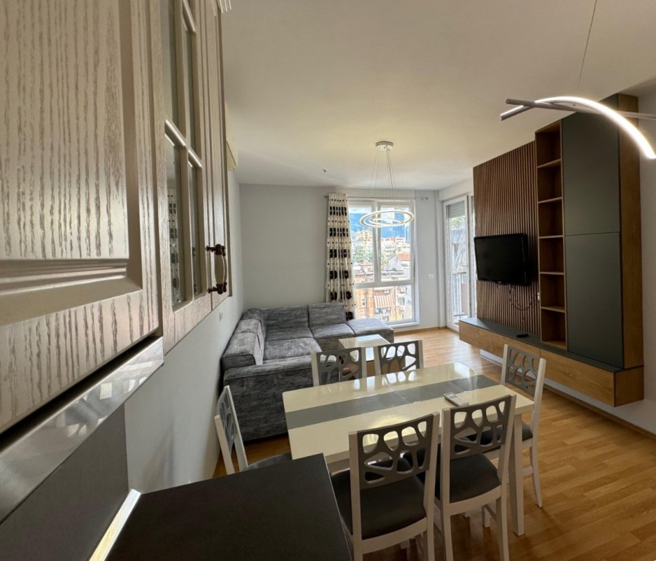 Tirane, jepet me qera apartament 2+1+Ballkon Kati 5, 100 m² 800 € (frederik shiroka)