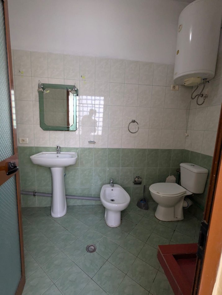 Tirane, jepet me qera shtepi 2+1 Kati 3, 600 € (Don Bosko)