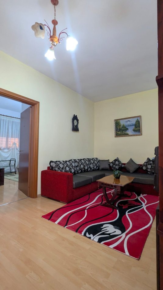 Tirane, jepet me qera shtepi 2+1 Kati 3, 600 € (Don Bosko)