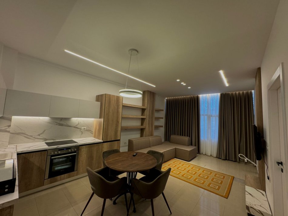 Tirane, jepet me qera apartament 1+1+Ballkon Kati 1, 60 m² 500 € (Medreseja)