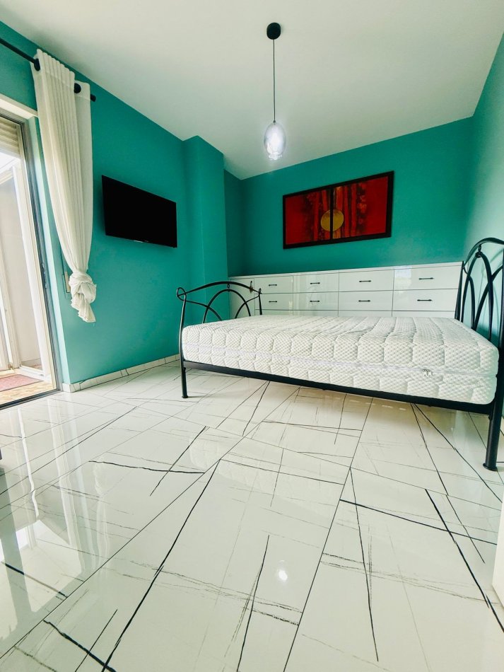 Tirane, jepet me qera apartament 2+1 Kati 4, 130 m² 1.000 € (Liqeni i Thate)